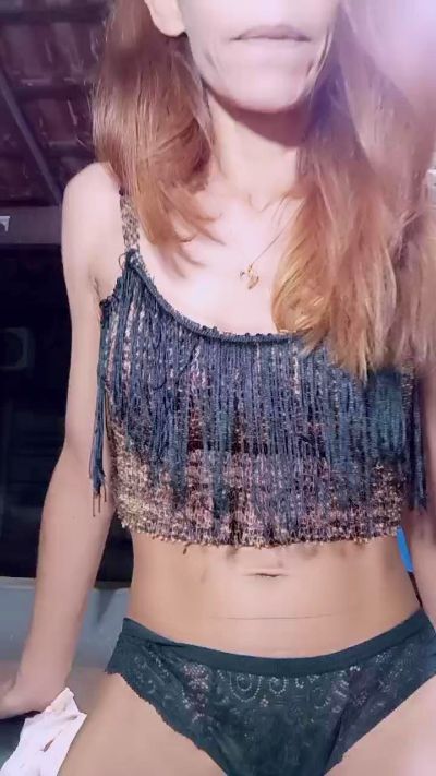1yummypughetta live cam on Cam4