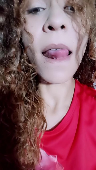 1yummypughetta live cam on Cam4