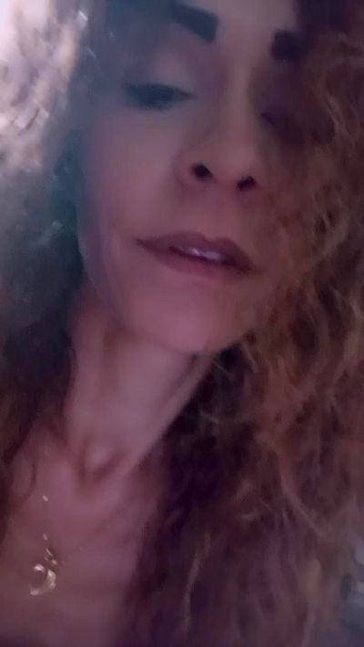 1yummypughetta live cam on Cam4