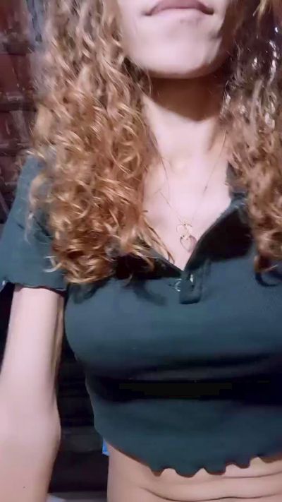 1yummypughetta live cam on Cam4
