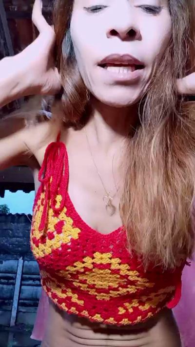 1yummypughetta live cam on Cam4