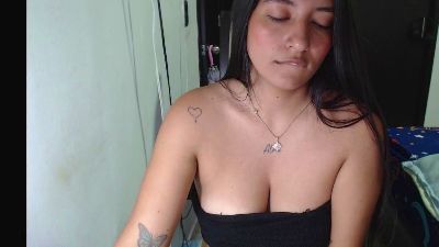 22_saliha live cam on Cam4