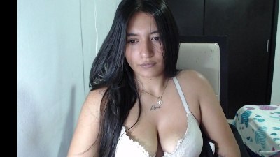 22_saliha live cam on Cam4
