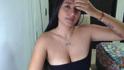 22_saliha live cam on Cam4