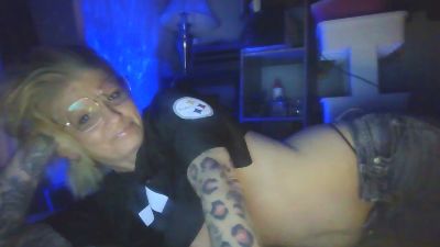 2cute4u2 live cam on Cam4