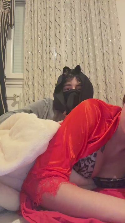 2petitscochons live cam on Cam4