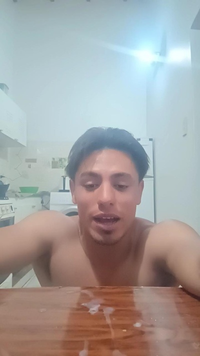 4gus24 live cam on Cam4