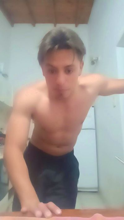4gus24 live cam on Cam4