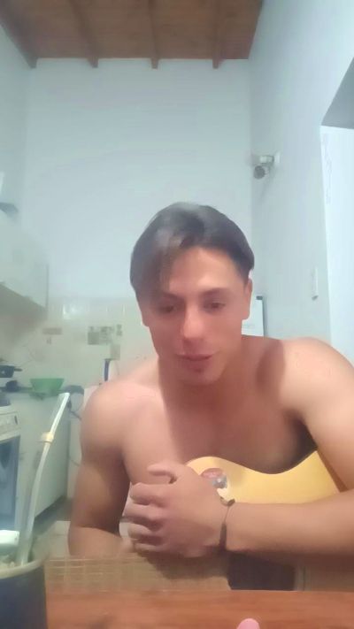 4gus24 live cam on Cam4