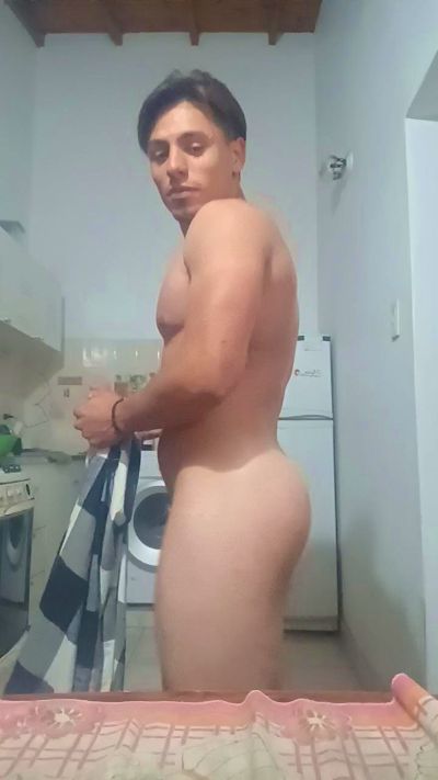 4gus24 live cam on Cam4
