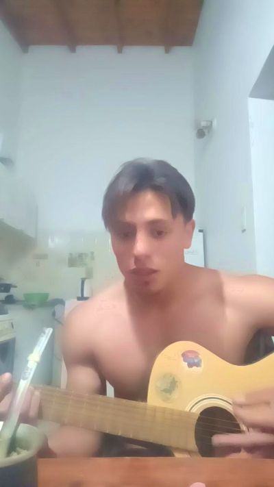 4gus24 live cam on Cam4