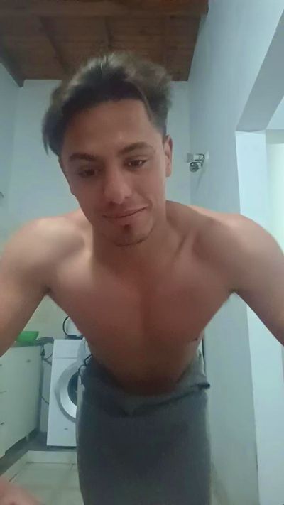 4gus24 live cam on Cam4