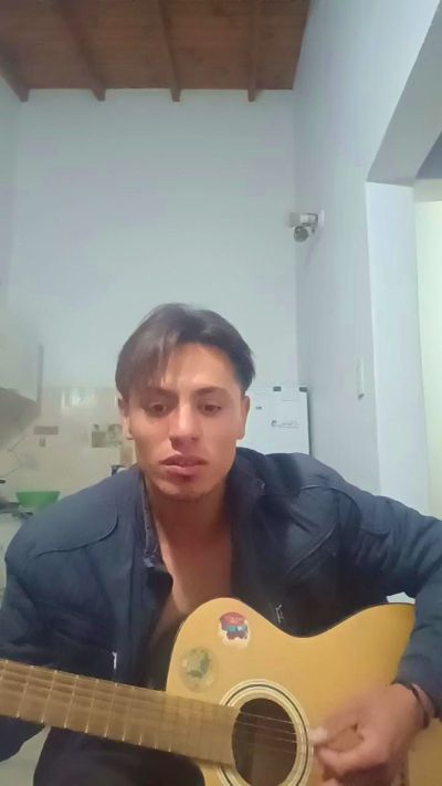 4gus24 live cam on Cam4