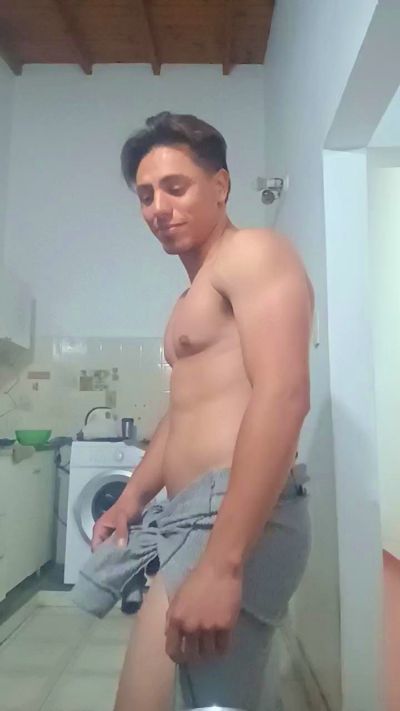 4gus24 live cam on Cam4