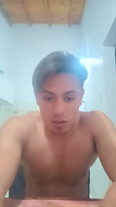 4gus24 live cam on Cam4