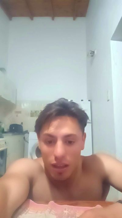 4gus24 live cam on Cam4