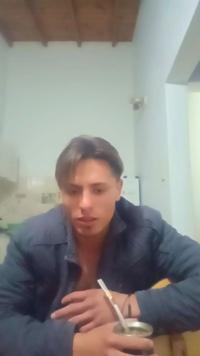 4gus24 live cam on Cam4