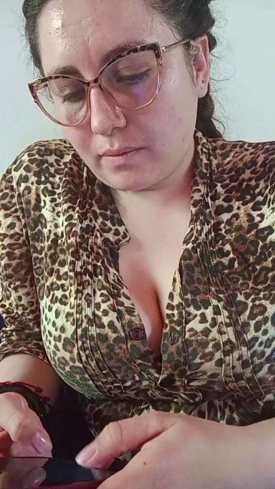 ALICELEBEL_1995 live cam on Cam4