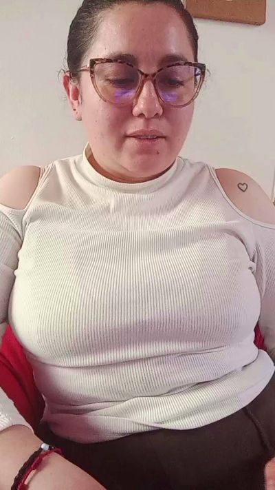 ALICELEBEL_1995 live cam on Cam4