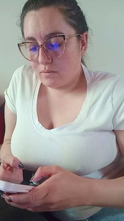 ALICELEBEL_1995 live cam on Cam4