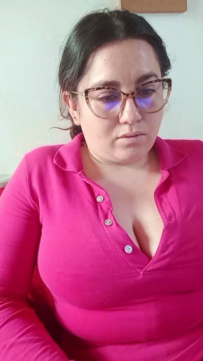 ALICELEBEL_1995 live cam on Cam4