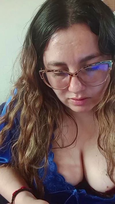 ALICELEBEL_1995 live cam on Cam4