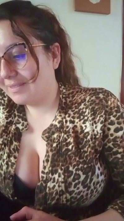 ALICELEBEL_1995 live cam on Cam4
