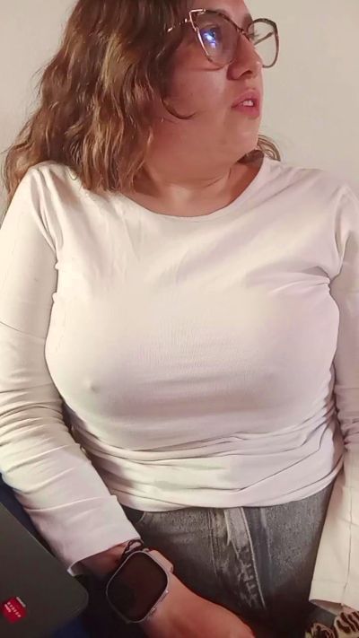 ALICELEBEL_1995 live cam on Cam4