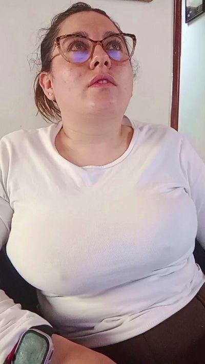 ALICELEBEL_1995 live cam on Cam4
