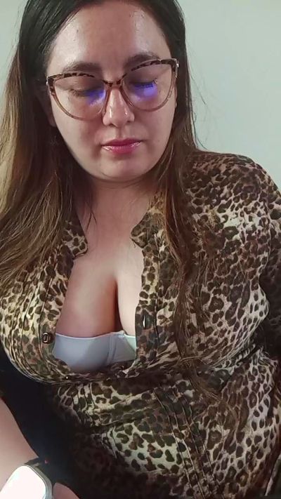 ALICELEBEL_1995 live cam on Cam4