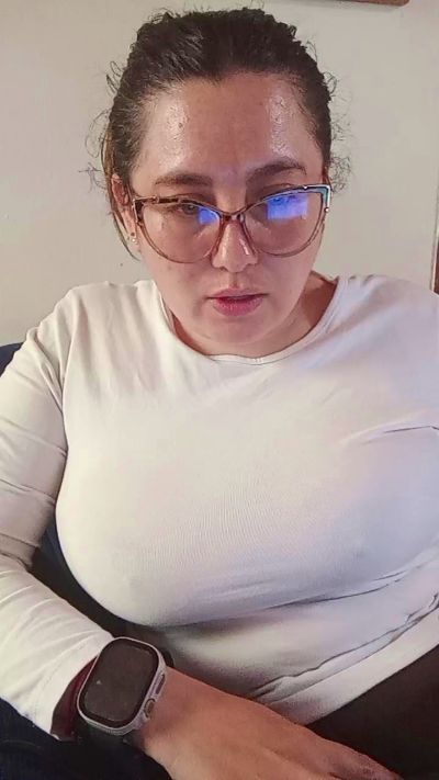 ALICELEBEL_1995 live cam on Cam4