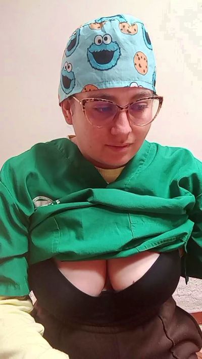 ALICELEBEL_1995 live cam on Cam4