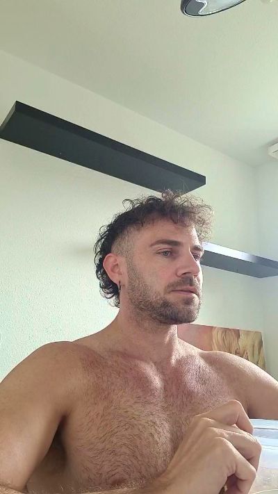 ALPHA_HUNK live cam on Cam4