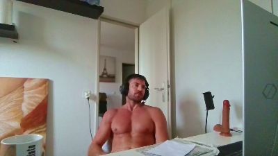 ALPHA_HUNK live cam on Cam4