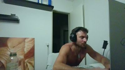 ALPHA_HUNK live cam on Cam4