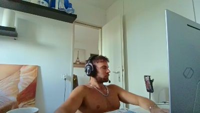 ALPHA_HUNK live cam on Cam4