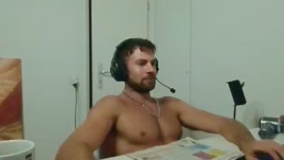 ALPHA_HUNK live cam on Cam4