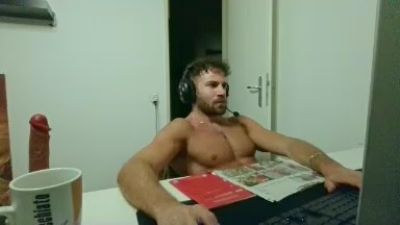 ALPHA_HUNK live cam on Cam4