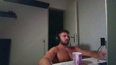 ALPHA_HUNK live cam on Cam4