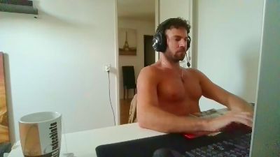 ALPHA_HUNK live cam on Cam4