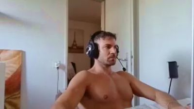 ALPHA_HUNK live cam on Cam4
