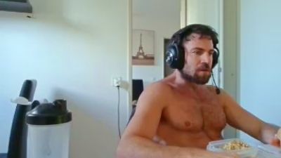 ALPHA_HUNK live cam on Cam4