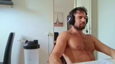 ALPHA_HUNK live cam on Cam4