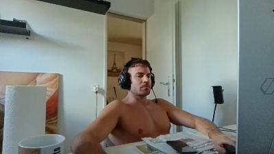 ALPHA_HUNK live cam on Cam4