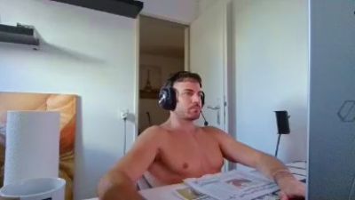 ALPHA_HUNK live cam on Cam4
