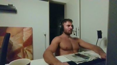 ALPHA_HUNK live cam on Cam4