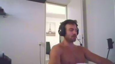 ALPHA_HUNK live cam on Cam4