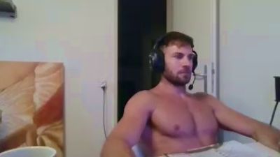 ALPHA_HUNK live cam on Cam4