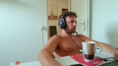 ALPHA_HUNK live cam on Cam4