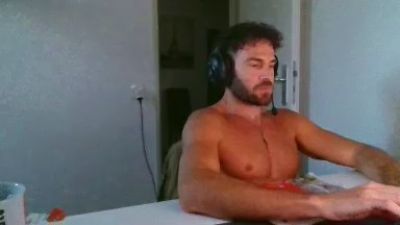 ALPHA_HUNK live cam on Cam4